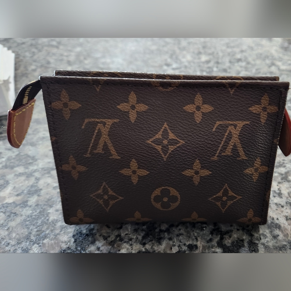 Louis Vuitton Poche Toilette 15 (Toiletry 15)